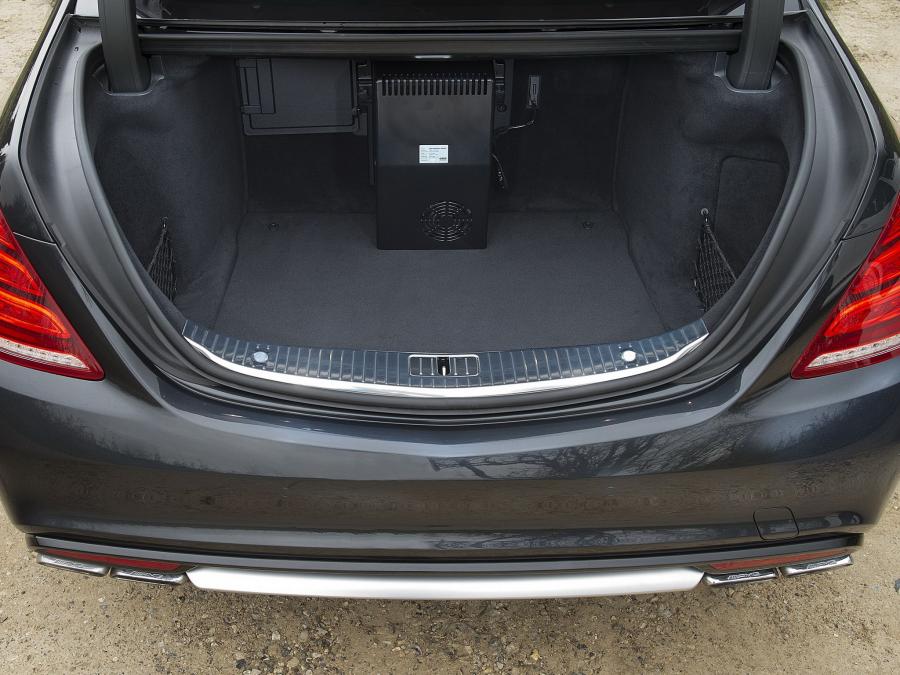  Mercedes-Benz S63 AMG 2013 года  (UK) (фото 6 из 34)